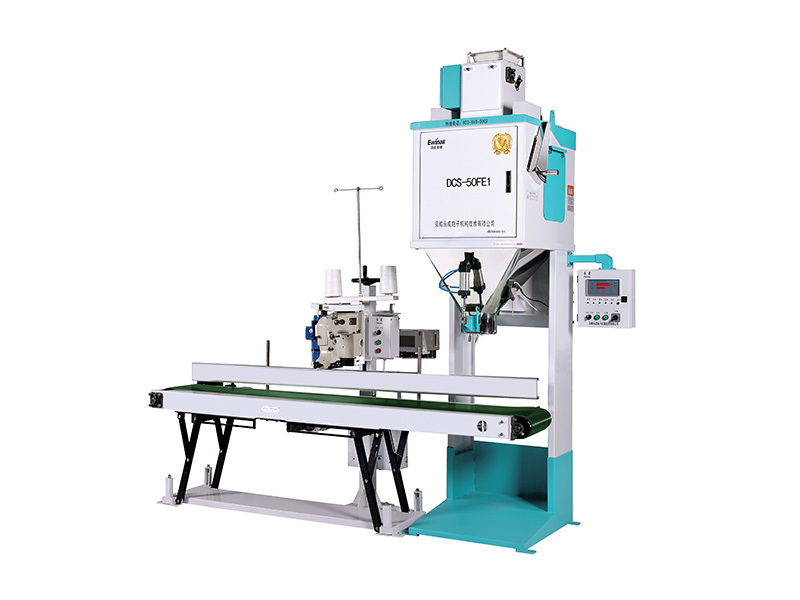Bag sewing and sealing unit on a quantitative packaging scale